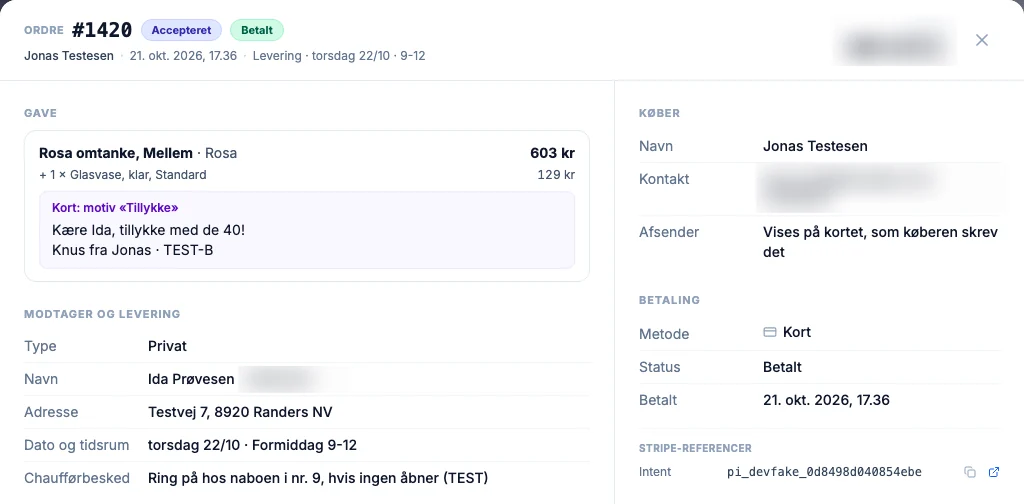 Ordre 1420 i administrationen med gaven, kortets hilsen på to linjer, modtager og levering samt køberen i en egen kolonne